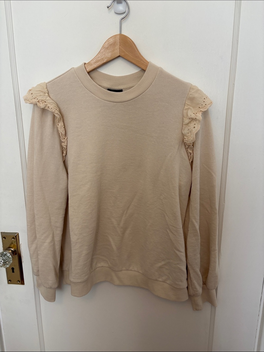 Who What Wear Cream Ruffle-Shoulder Crewneck Sweatshirt